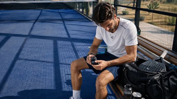 Accessoires padel indispensables : améliores ton jeu efficacement